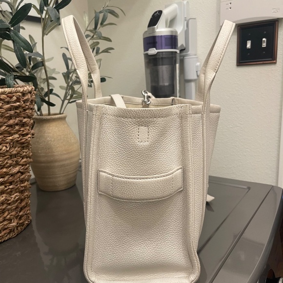 Marc Jacobs The Medium Leather Tote Bag With Wallet Set - Picture 9 of 15